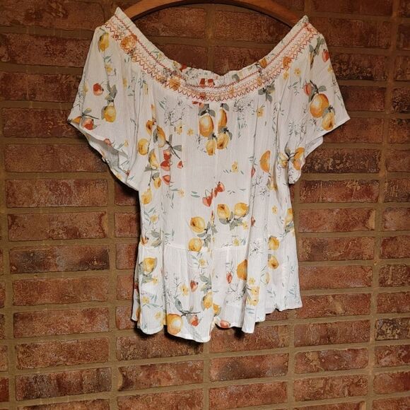 Maurices Lemon Strawberry patterned off shoulder top size Large NWT - Picture 3 of 4